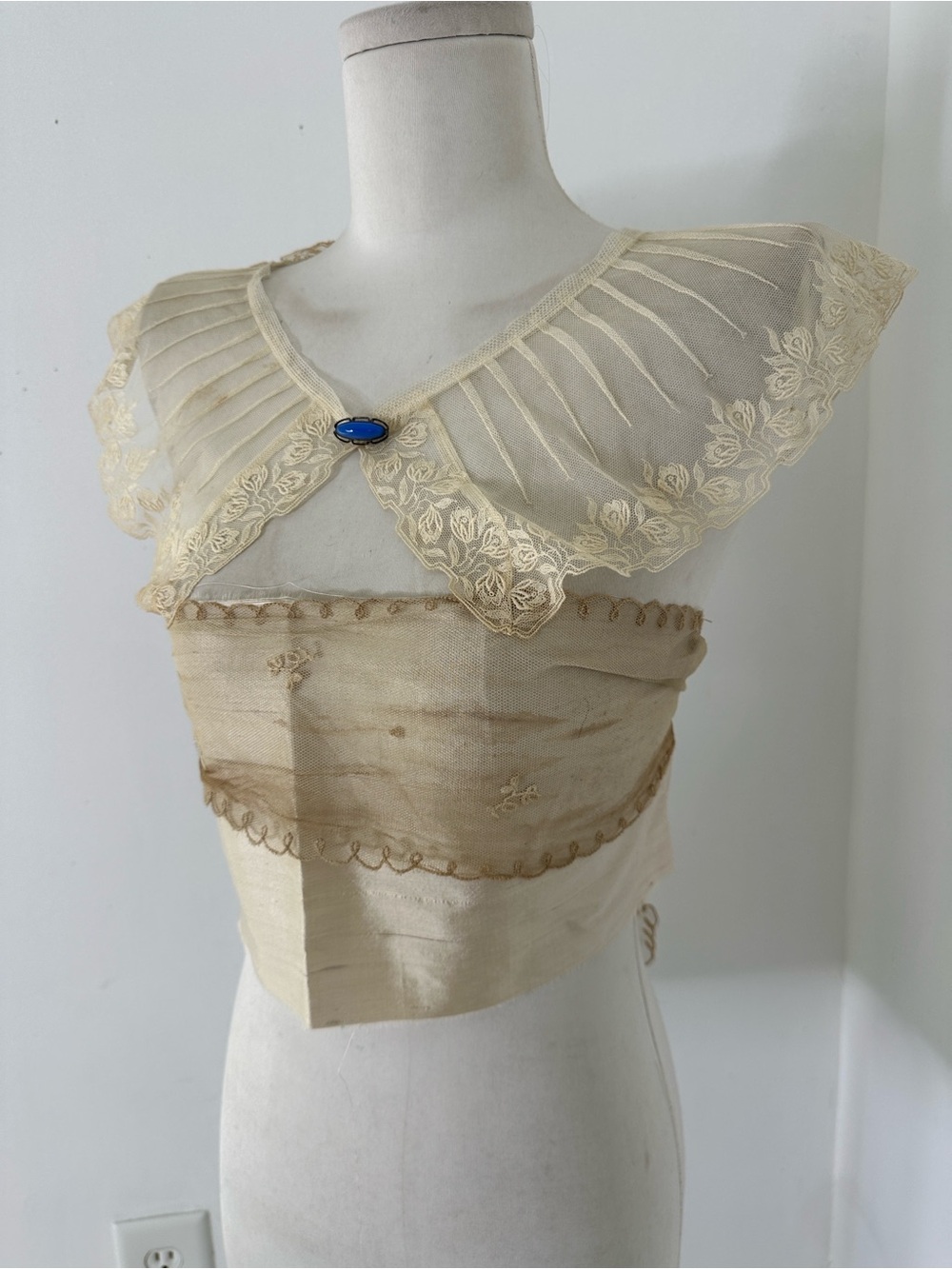 Vintage Art To Wear Antique Lace Handmade Top With Sterling Brooch Accent - Picture 4 of 8